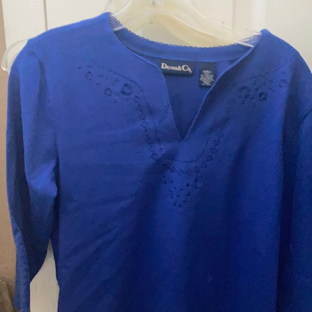 FINAL MARKDOWN Denim and company embroidered tee small